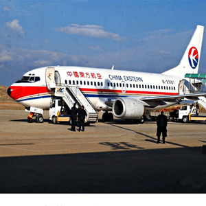 信阳明港机场空运航空快运业稳步发展的原因是什么？